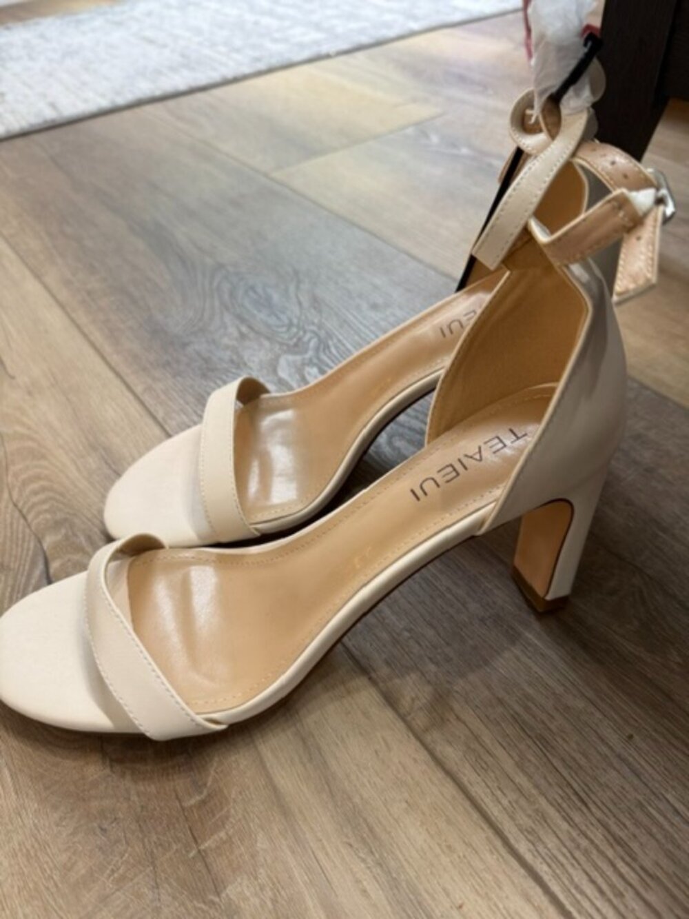 NEW Women's Cream 3" Heel Sandals Sz. 9.5